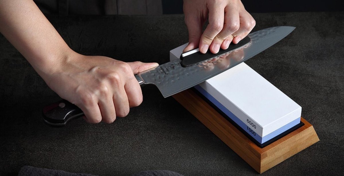 How to sharpen kitchen knives with a whetstone